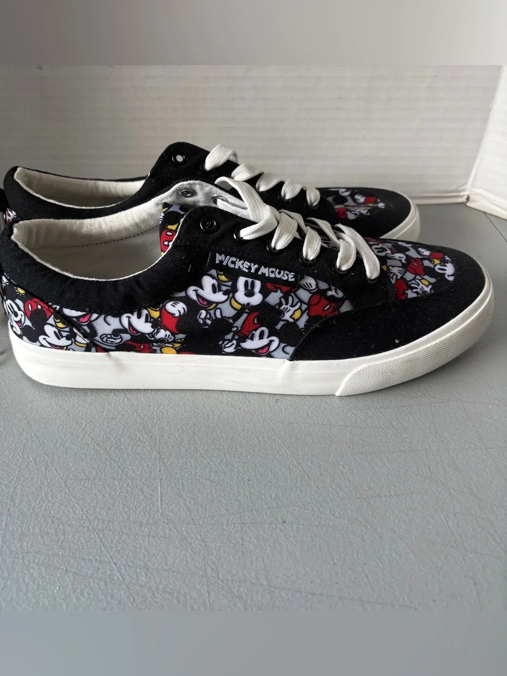 Mickey Mouse Men's Size US 11 NWT Lace Up Sneaker Ground Up